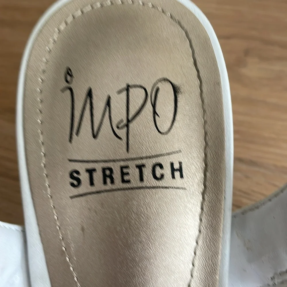 IMPO “ERIN” STRETCH MEMORY FOAM STRAPPY HEELS Size 9 White